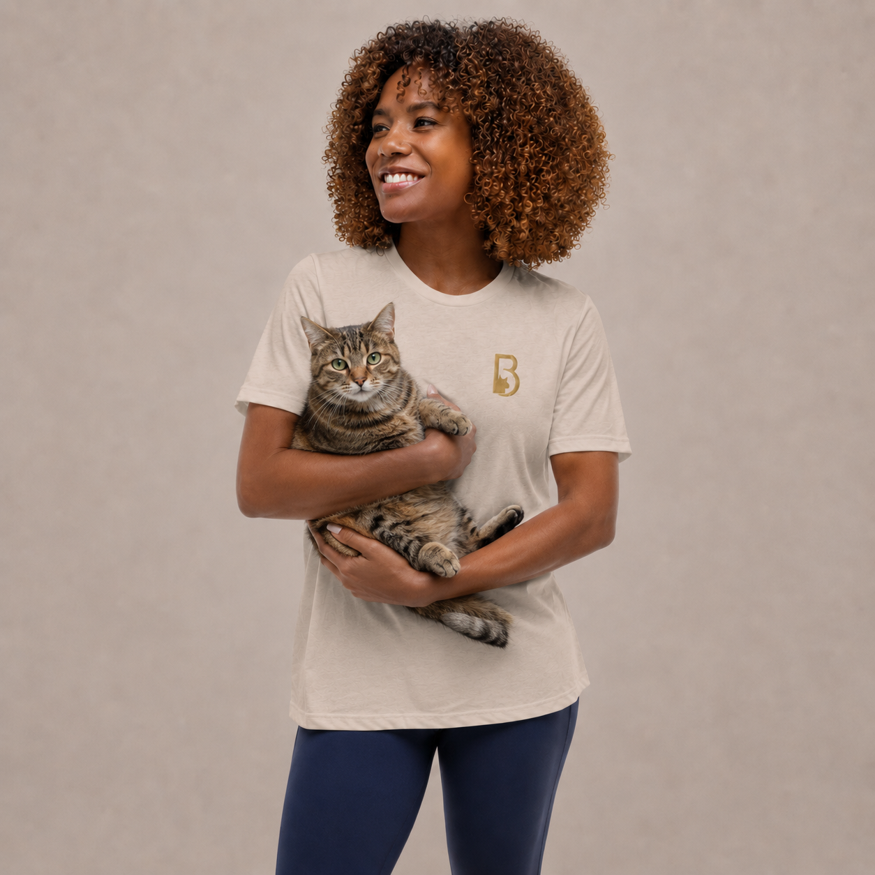 femme avec chat mignon